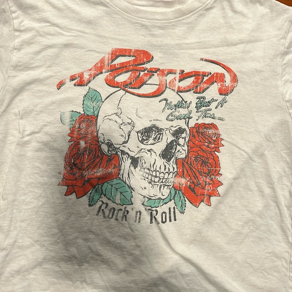 Women’s Poison graphic tee size medium